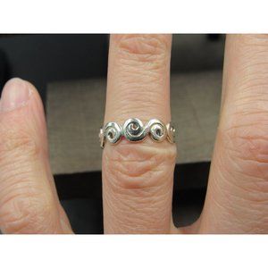 Size 5.75 Sterling Silver Small Tight Swirls Band Ring